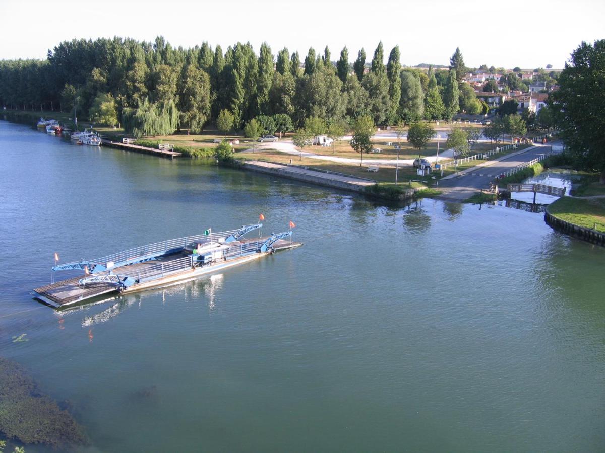 Camping Belle Riviere Chaniers Екстер'єр фото