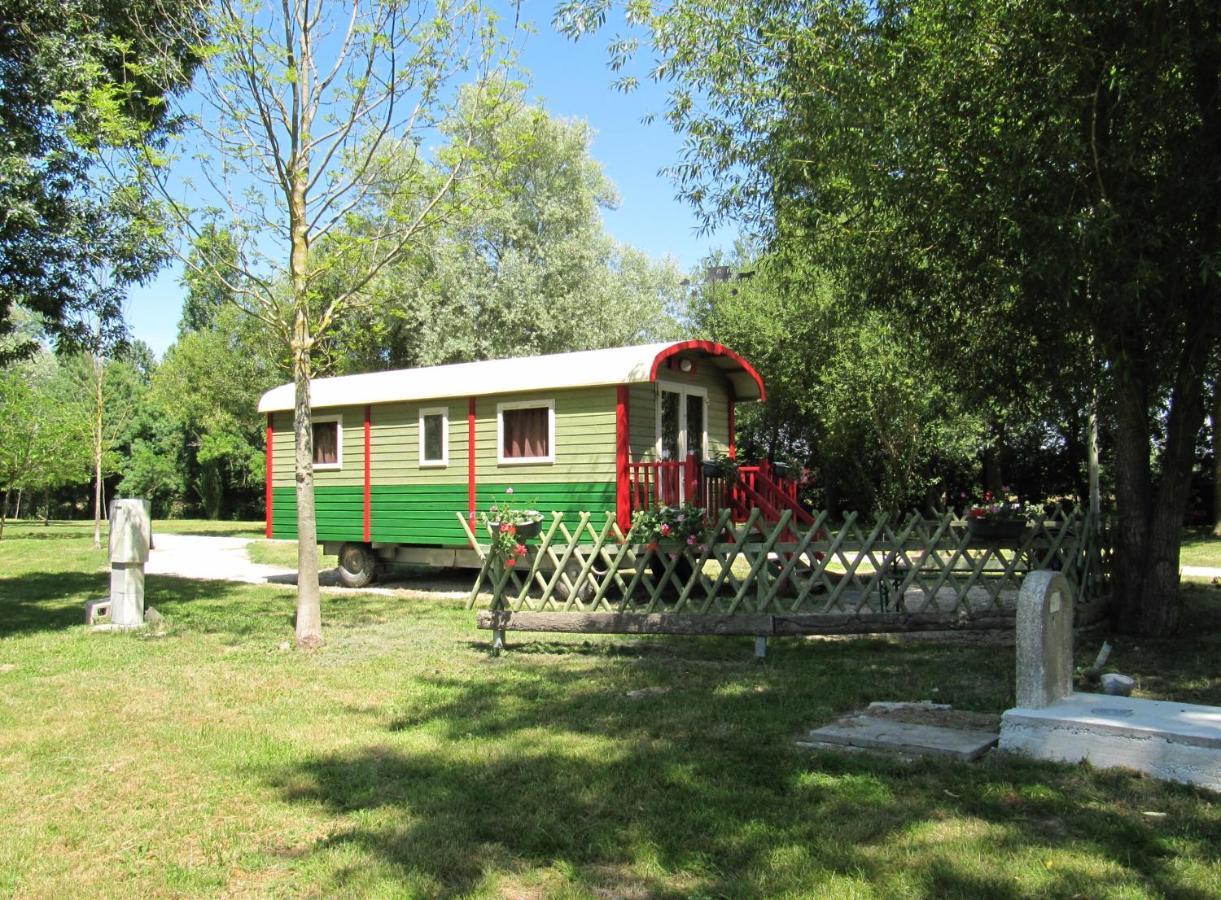 Camping Belle Riviere Chaniers Екстер'єр фото