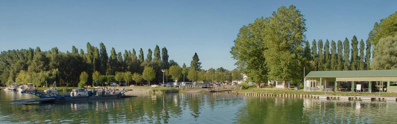 Camping Belle Riviere Chaniers Екстер'єр фото