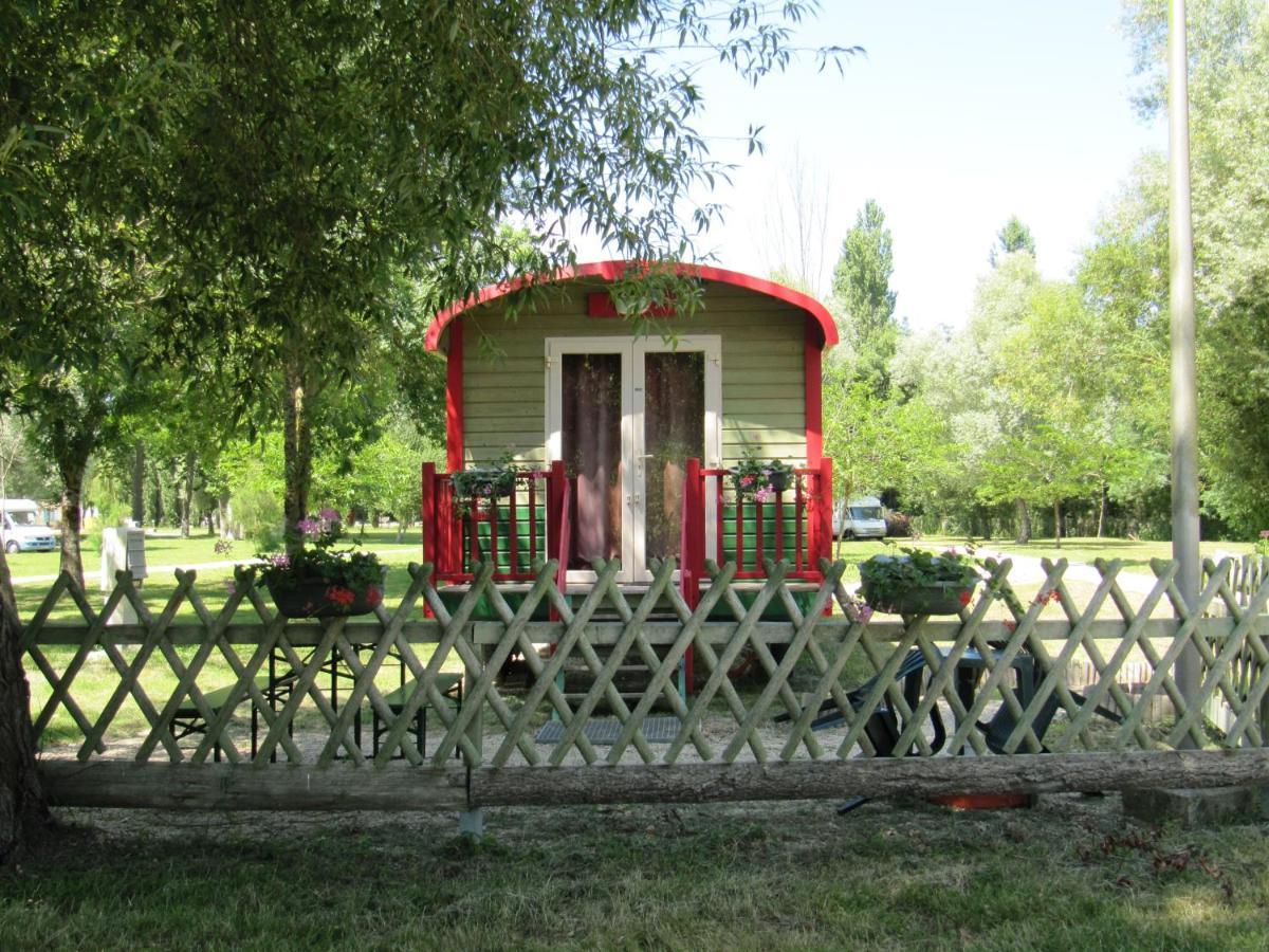 Camping Belle Riviere Chaniers Екстер'єр фото