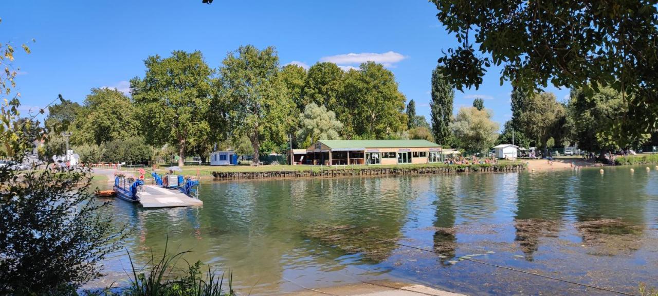 Camping Belle Riviere Chaniers Екстер'єр фото