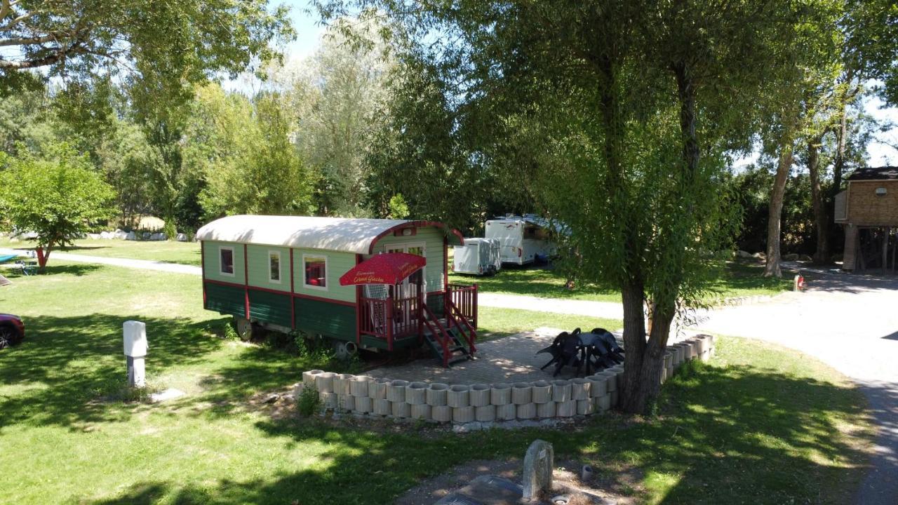 Camping Belle Riviere Chaniers Екстер'єр фото